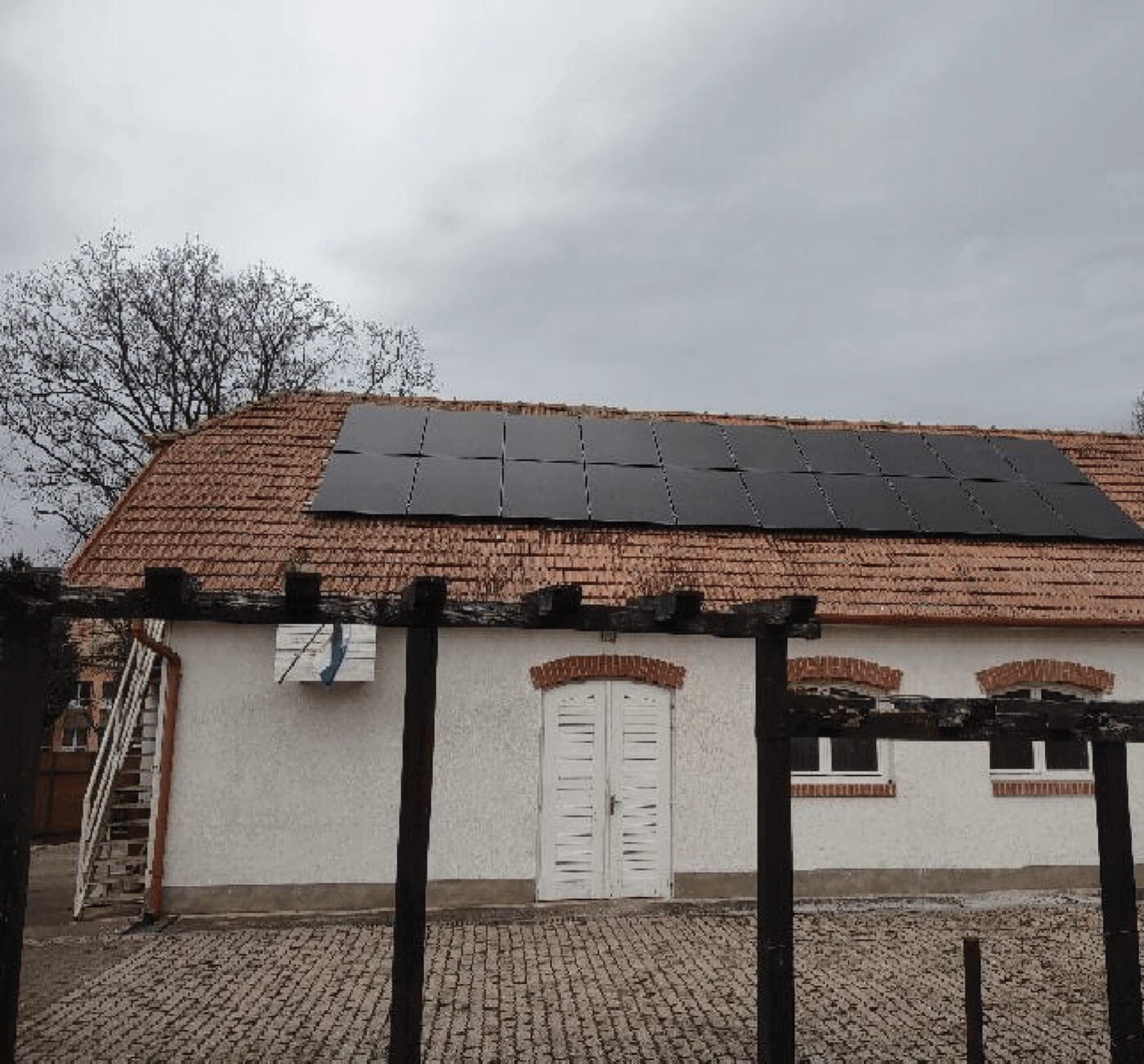 Bernecebaráti – 10 kW-os rendszer, hibrid inverterrel