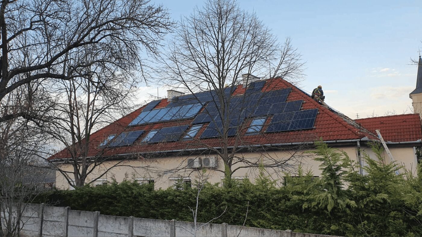 Leányvár – 10 kW-os rendszer, hibrid inverterrel, 10 kW akkumulátorral